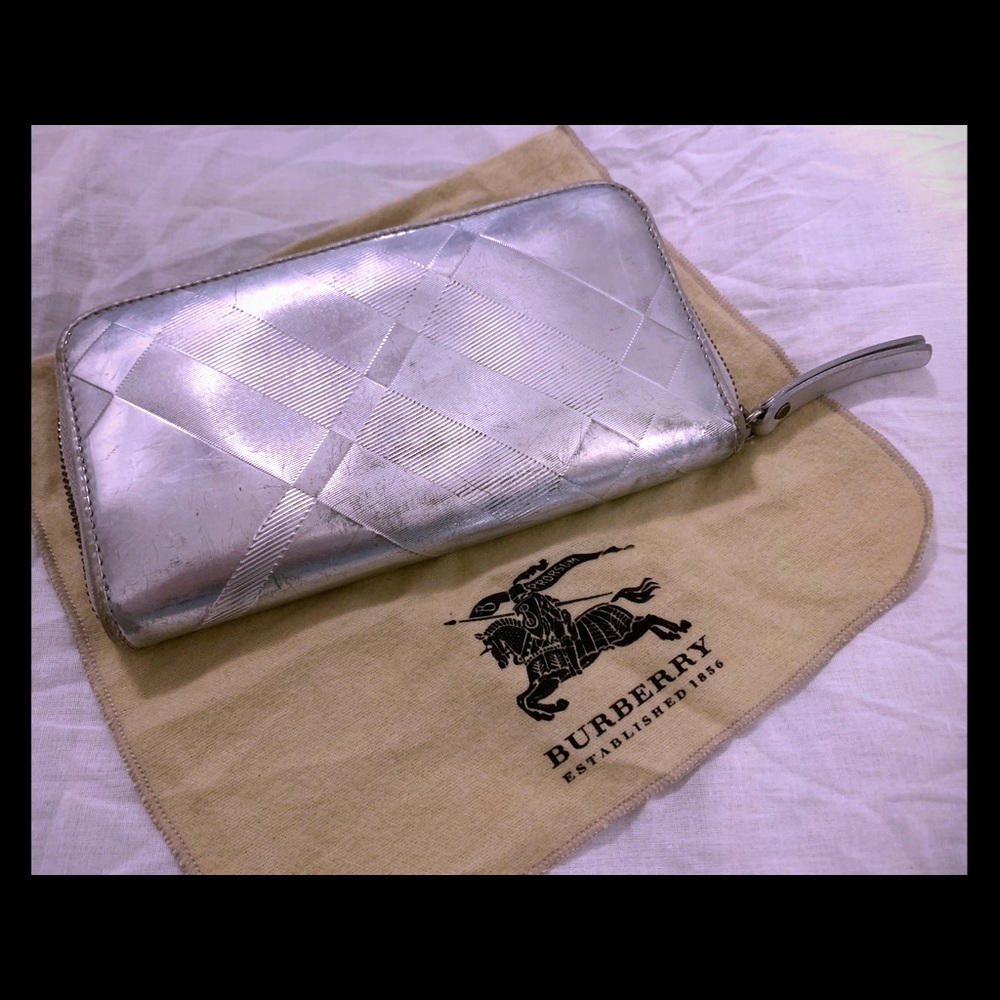 Burberry Silver Metallic Embossed Zipped Wallet
